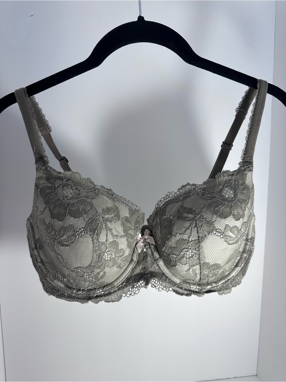 Victoria's Secret Lace Underwire Bra in Taupe Gray